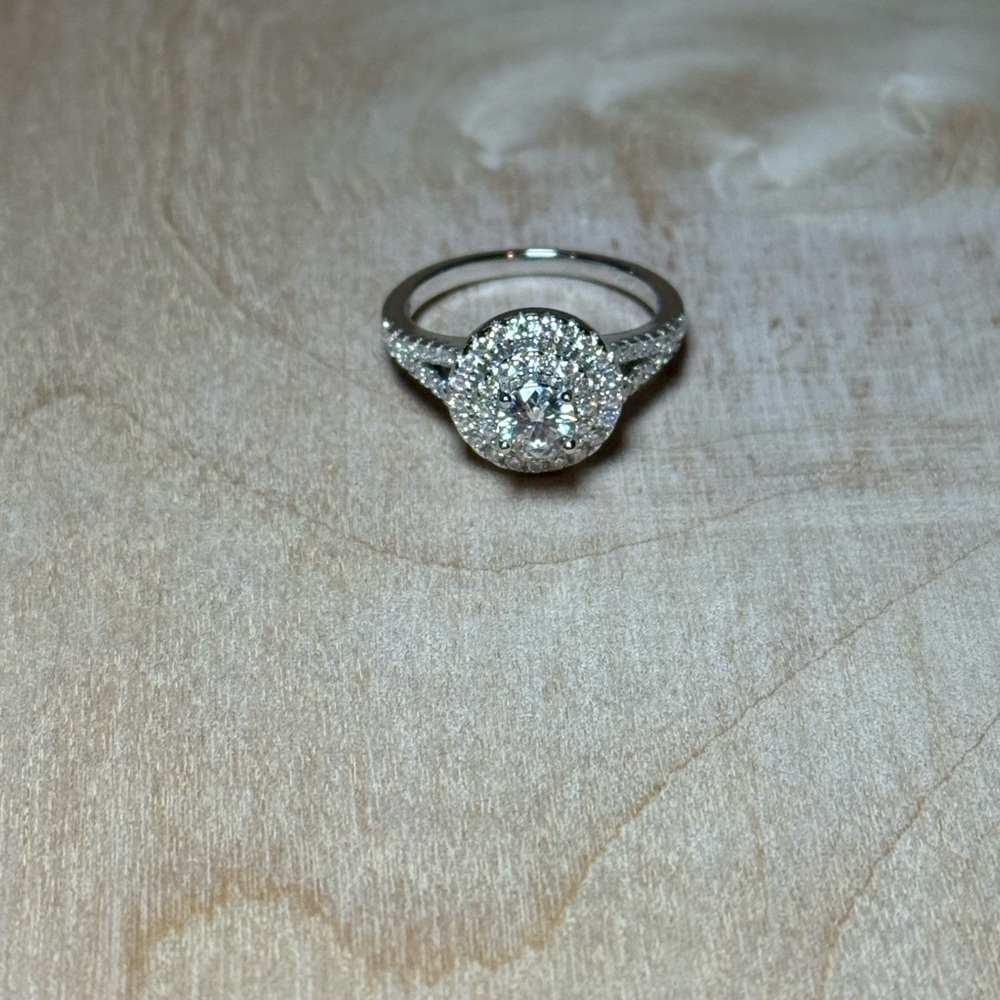 Elegant Sterling Silver 925‎ Moissanite Ring